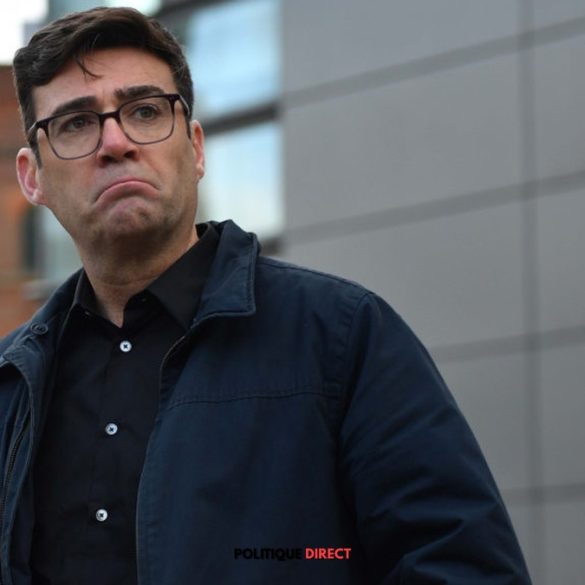 Andy Burnham développe une stratégie de communication largement tournée vers TikTok, les vidéos courtes et les podcasts.