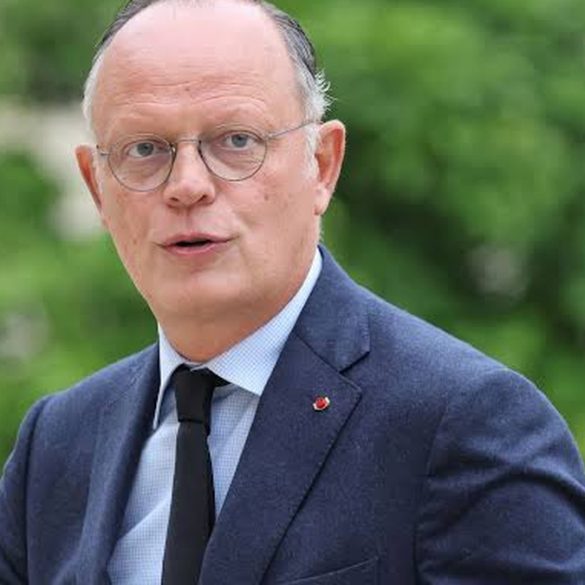 Plusieurs prétendants à l’élection présidentielle française de 2027 cherchent à valoriser leur expérience politique et gouvernementale.