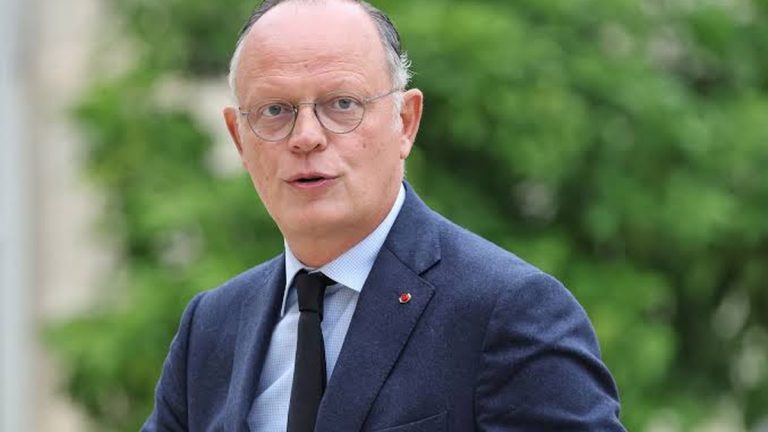 Plusieurs prétendants à l’élection présidentielle française de 2027 cherchent à valoriser leur expérience politique et gouvernementale.