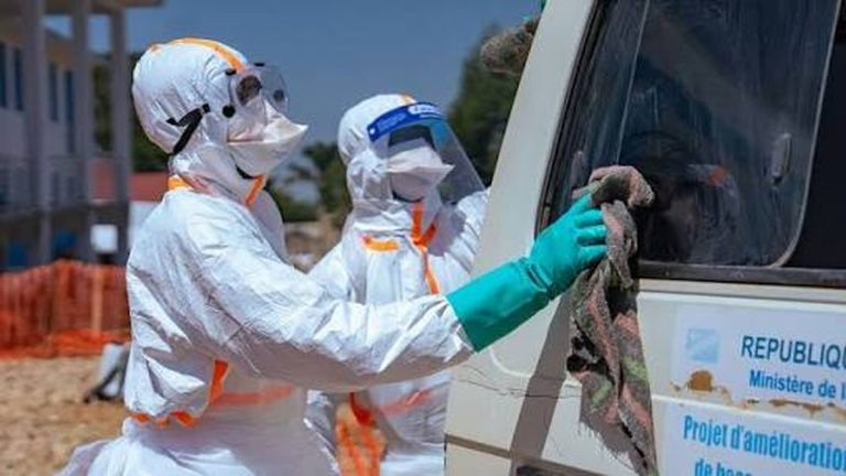 Des agents de santé mobilisés contre Ebola réclament le paiement de plusieurs mois de salaires et de primes en RDC.