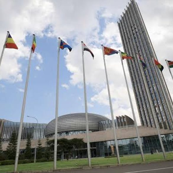 L’Union africaine, la CEDEAO, l’UEMOA et l’AES interviennent à des niveaux différents dans l’intégration, l’économie et la sécurité en Afrique de l’Ouest.