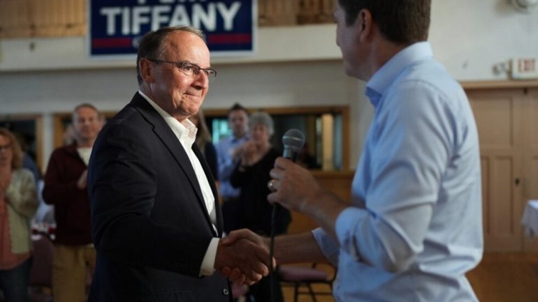 David Crowley remporte de justesse la primaire démocrate pour le poste de gouverneur du Wisconsin.