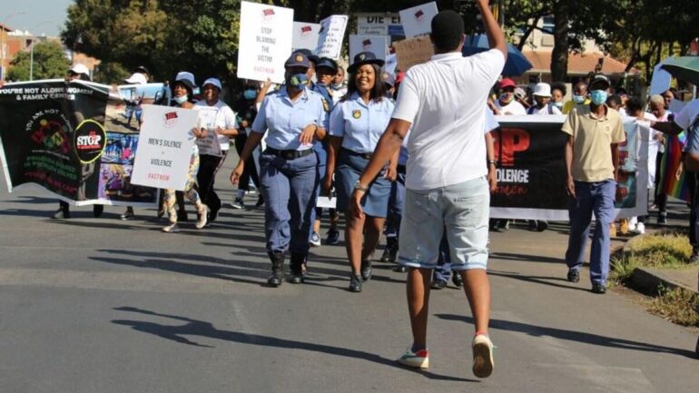 Des mobilisations contre les violences faites aux femmes ont régulièrement lieu en Afrique du Sud.