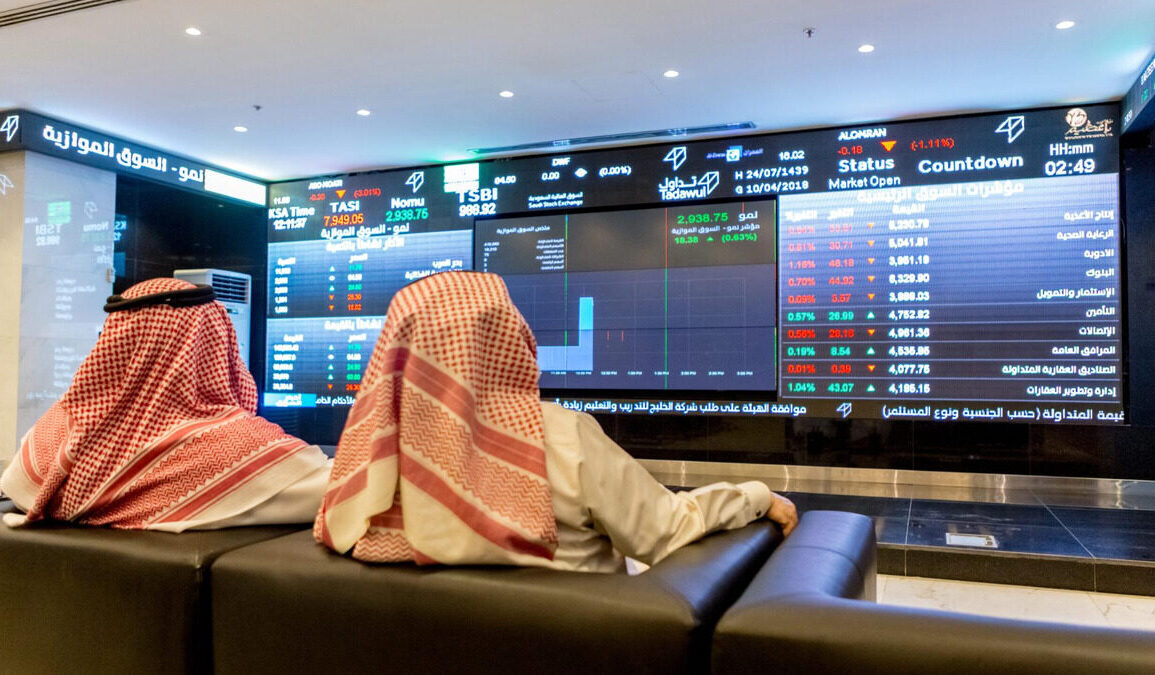Un écran de marché à la Bourse saoudienne de Riyad, où les tensions sécuritaires ont pesé sur le sentiment des investisseurs.