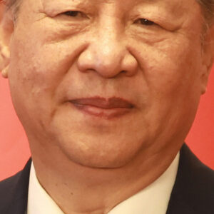 Portrait de Xi Jinping lors d’une cérémonie officielle à Pékin en août 2026.