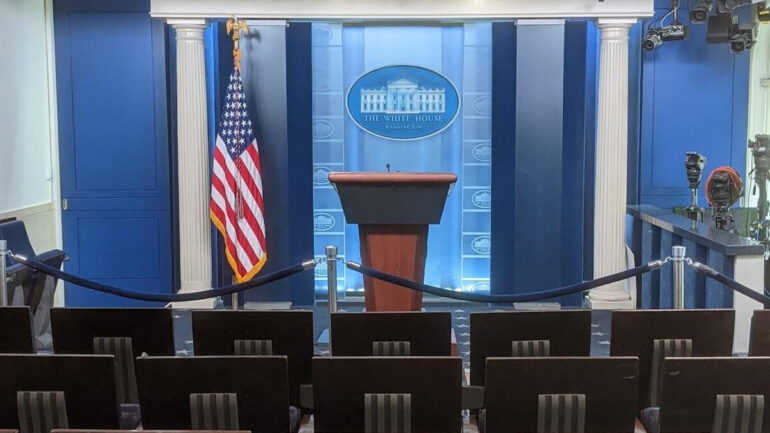 Salle de presse James S. Brady de la Maison-Blanche vide.