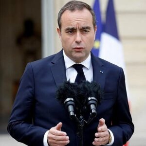 Sébastien Lecornu a prolongé plusieurs aides ciblées face à la hausse du prix des carburants.
