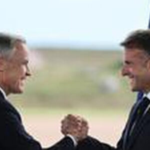 Emmanuel Macron et Mark Carney lors de leur rencontre à Saint-Pierre-et-Miquelon le 20 septembre 2026.