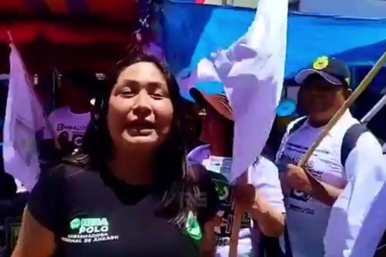 Susy Aponte Polo lors d’une activité de campagne, image extraite de la capture fournie.