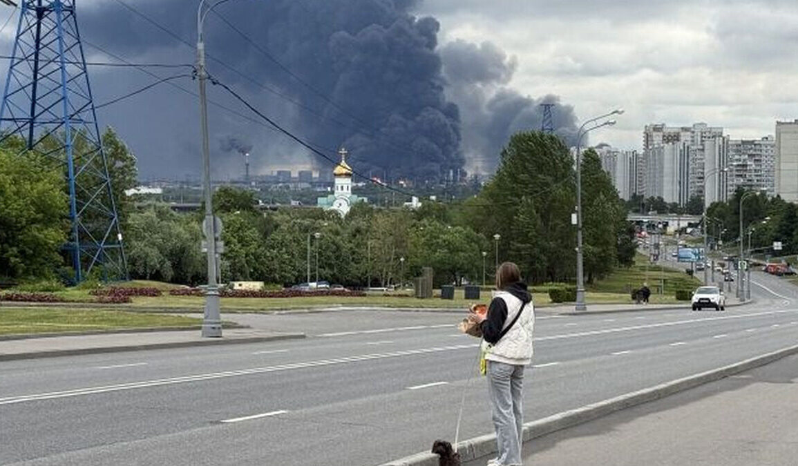 Vue d’une installation énergétique dans la région de Moscou, alors que des attaques de drones ont accompagné la journée électorale russe.