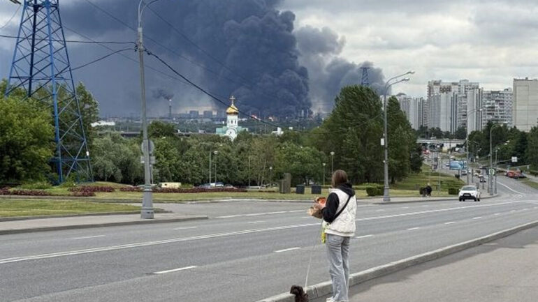 Vue d’une installation énergétique dans la région de Moscou, alors que des attaques de drones ont accompagné la journée électorale russe.