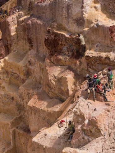 Des travailleurs dans une mine d’or artisanale au Soudan, où un nouvel effondrement a fait au moins 11 morts.