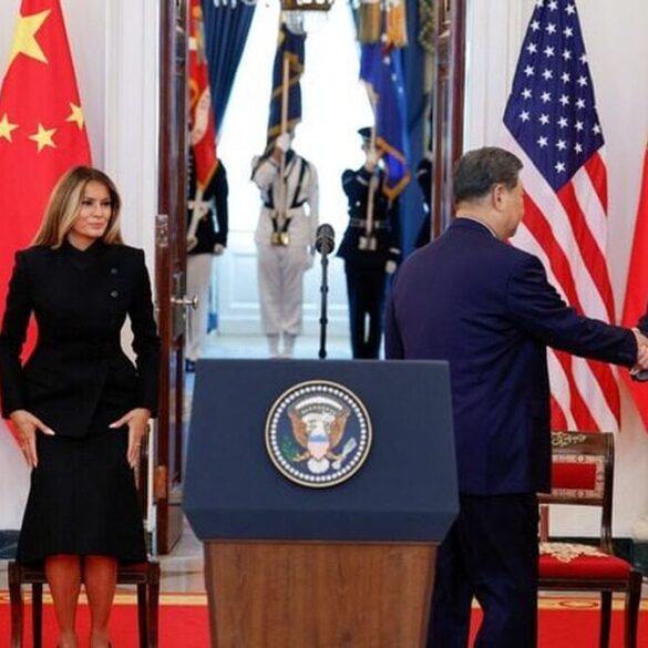 Donald Trump et Xi Jinping se saluant lors de leur sommet à Washington en septembre 2026.