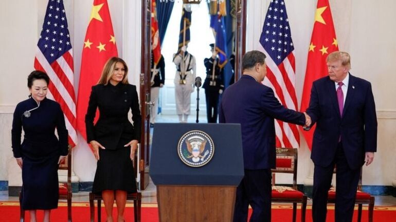Donald Trump et Xi Jinping se saluant lors de leur sommet à Washington en septembre 2026.