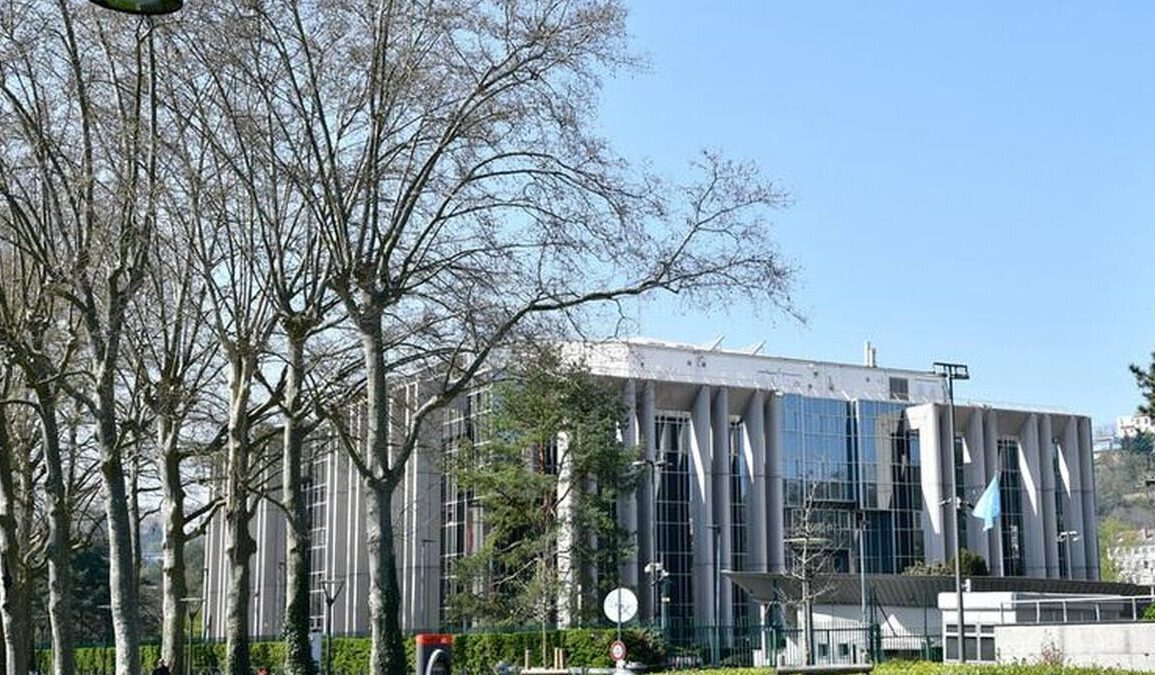 Une notice rouge d’Interpol entraîne-t-elle automatiquement une arrestation ?