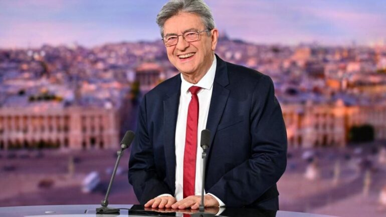 Émission politique diffusée sur un plateau de télévision
