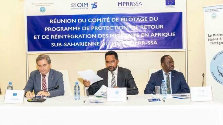 Participants à une réunion internationale de coordination