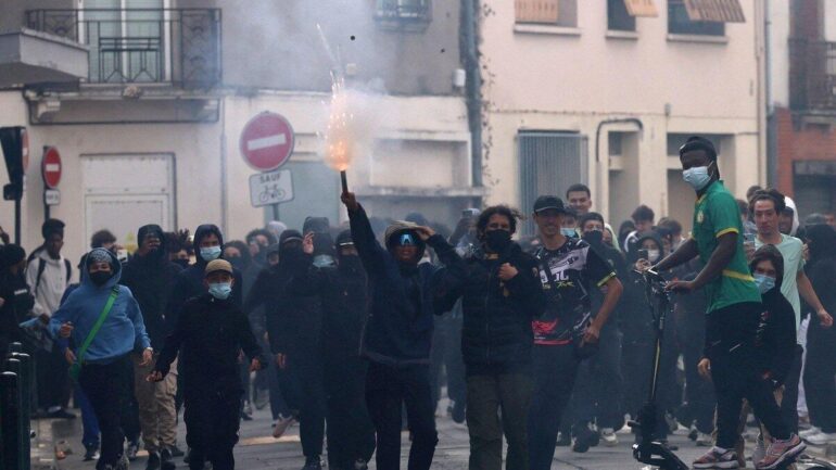 manifestation en France, illustration du contexte social évoqué par Natacha Polony ; la candidate n’est pas photographiée.