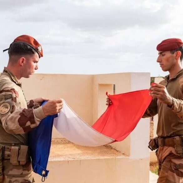 Militaires français en tenue opérationnelle