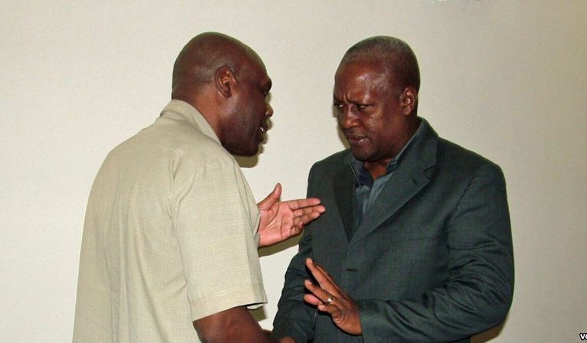 John Dramani Mahama échange avec un dirigeant étranger