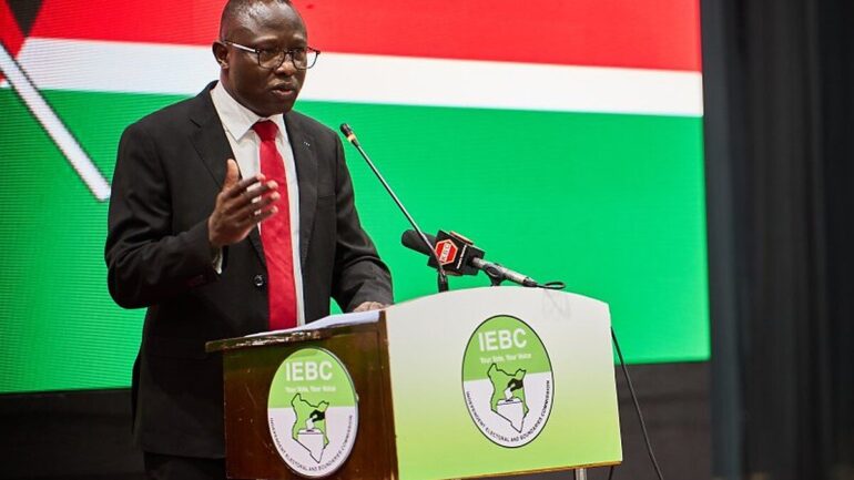 Erastus Ethekon, président de la Commission électorale indépendante du Kenya.