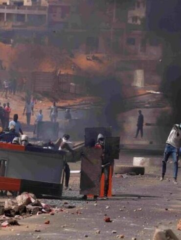 Scène de violences lors d’une manifestation politique au Sénégal en 2023
